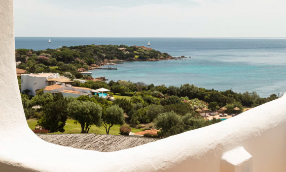 Покращені номери з видом на море