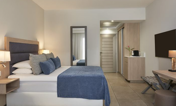 Двомісний номер преміум-класу з прямим виходом до басейну