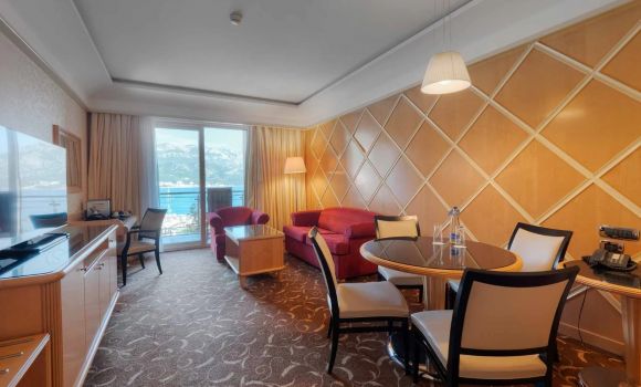 Напівлюкси