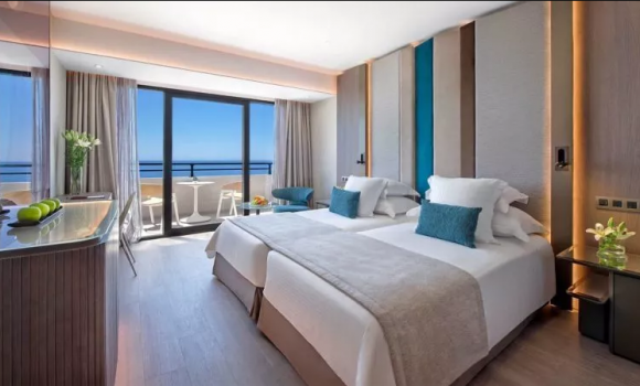 Покращені номери з видом на море