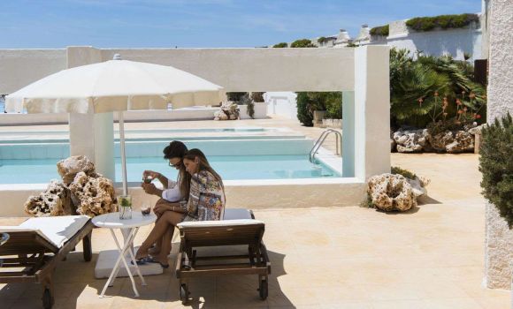 номер з видом на басейн