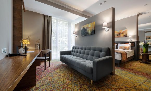 НАПІВЛЮКС СТУДІЯ ОДНОКІМНАТНИЙ