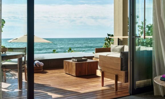 PREMIER BEACHFRONT STUDIO SUITE