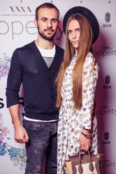 Яна Розкішна туристична вечірка та підпис в ресторані b-hush