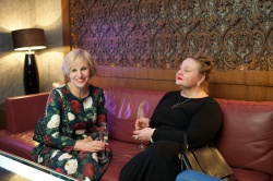 Яна PROPERTY партія та b-hush Signature