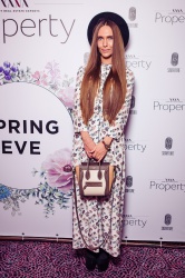 Яна Розкішна туристична вечірка та підпис в ресторані b-hush