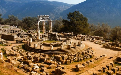 Долфс і святі (від Афін)