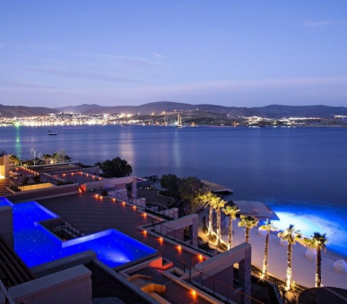 Фото Caresse, a Luxury Collection Resort  30