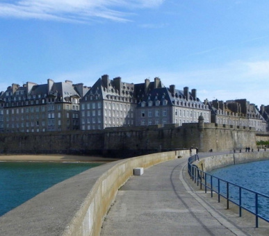 Центр таласотерапії Les Thermes Marins