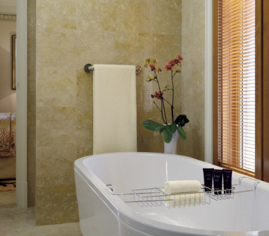 Картинка The Ritz Carlton Abu Dhabi Grand Canal (ОАЭ, Абу-Даби) 9 Фото The Ritz Carlton Abu Dhabi Grand Canal (ОАЭ, Абу-Даби) 9