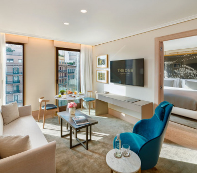 Картинка The One 18 Фото The One 18