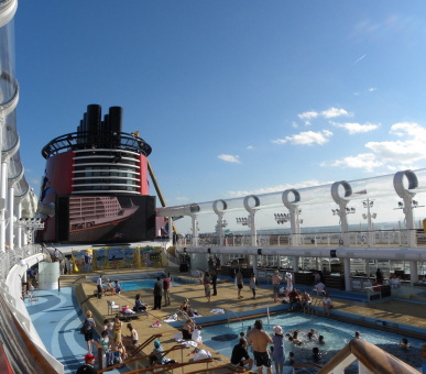 Картинка Лайнер Disney Dream (Круизы, Disney Cruise Line) 4 Фото Лайнер Disney Dream (Круизы, Disney Cruise Line) 4