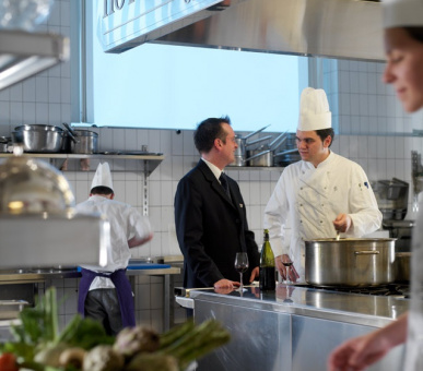 Картинка Four Seasons Hotel Des Bergues Geneva (Швейцария, Женева) 22 Фото Four Seasons Hotel Des Bergues Geneva (Швейцария, Женева) 22