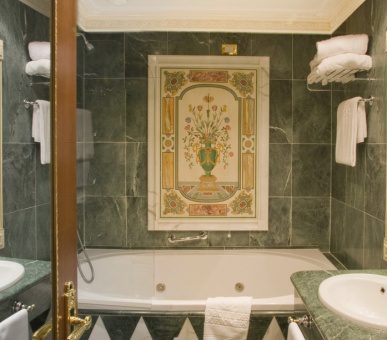 Картинка Grand Hotel Des Iles Borromees (Италия, Озеро Лаго Маджоре) 15 Фото Grand Hotel Des Iles Borromees (Италия, Озеро Лаго Маджоре) 15