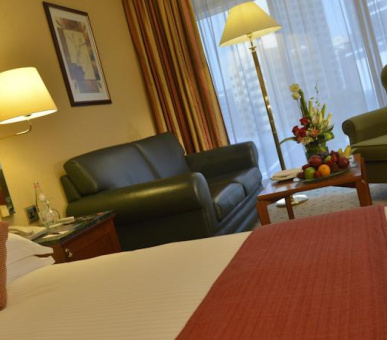 Фото The Diplomat Radisson Blu Hotel, Residence  4