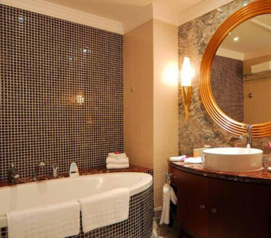 Фото The Diplomat Radisson Blu Hotel, Residence  19