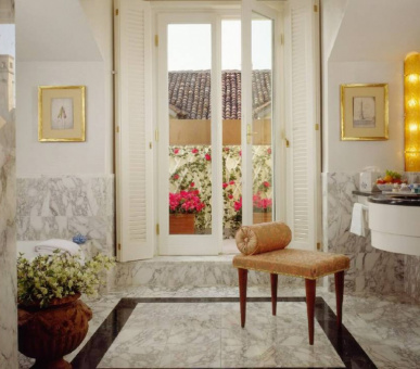 Фото Four Seasons Hotel Milano (Италия, Милан) 20