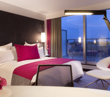 Фото Renaissance Arc De Triomphe  (Франция, Париж) 2