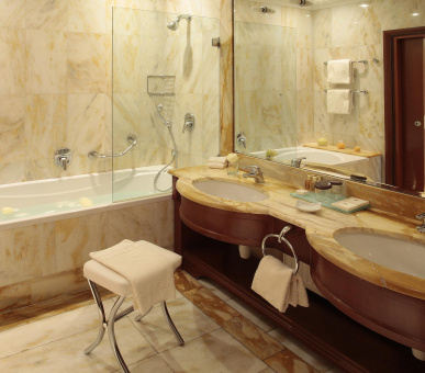 Фото Carlo IV 78