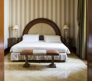 Фото Carlo IV 77