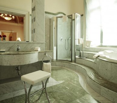 Фото Carlo IV 74