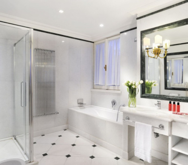 Фото Hotel D'Inghilterra 18