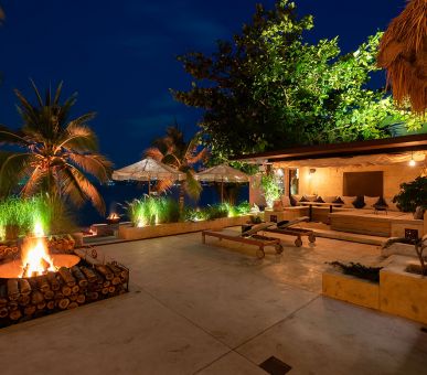 Фото Villa Beachfront Paradise 14