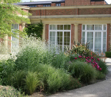 Фото The Grove 3