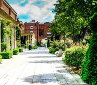 Фото The Grove 2