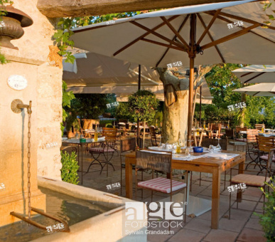 Фото La Bastide de Moustiers 11