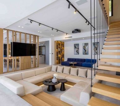 Фото Luxury Beachfront Villa Smart Sienna 4