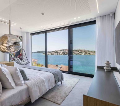 Фото Luxury Beachfront Villa Smart Sienna 5