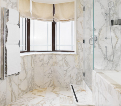 Фото The Dorchester 13