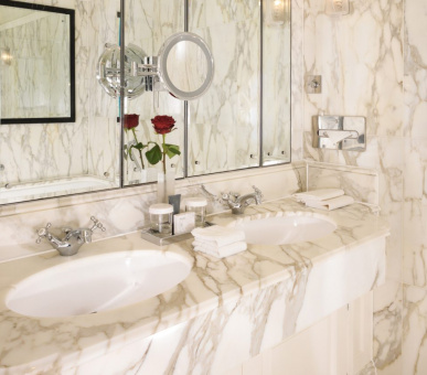 Фото The Dorchester 9