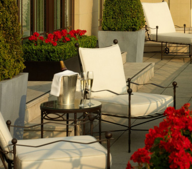 Фото The Dorchester 23