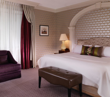 Фото The Dorchester 70