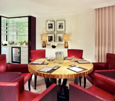 Фото The Dorchester 59