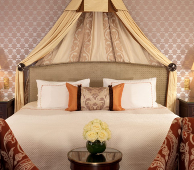 Фото The Dorchester 2