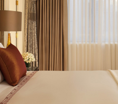 Фото The Dorchester 7