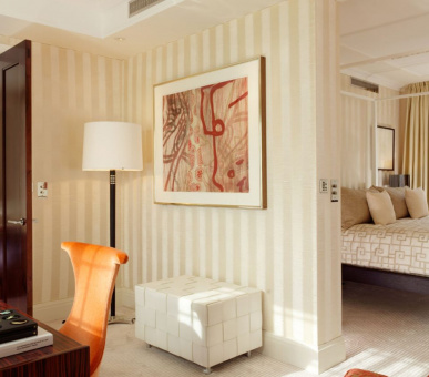 Фото The Dorchester 28