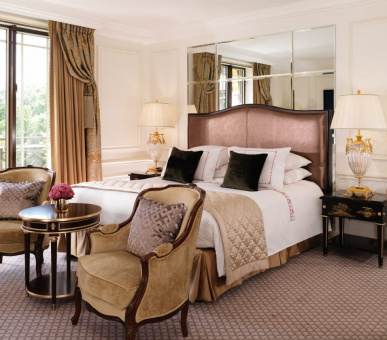 Фото The Dorchester 10