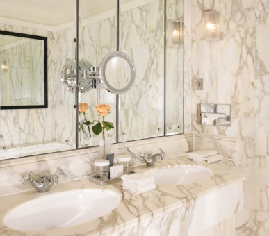 Фото The Dorchester 4