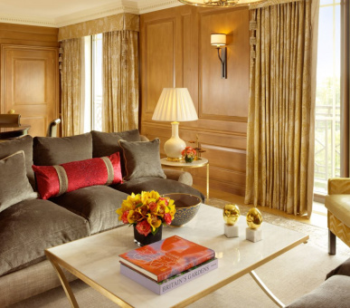 Фото The Dorchester 14